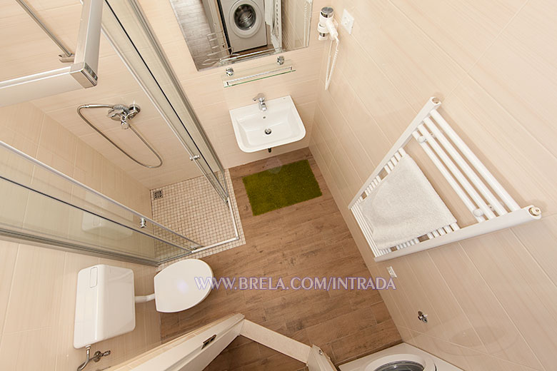 apartments Intrada, Brela - bathroom with laundry washer