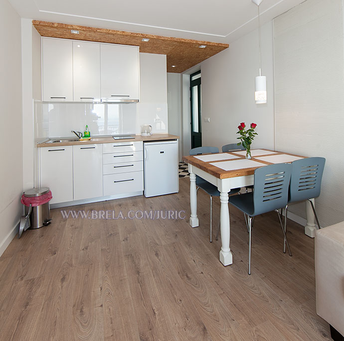 Apartments Juri, Brela Soline - Esszimmer und Küche