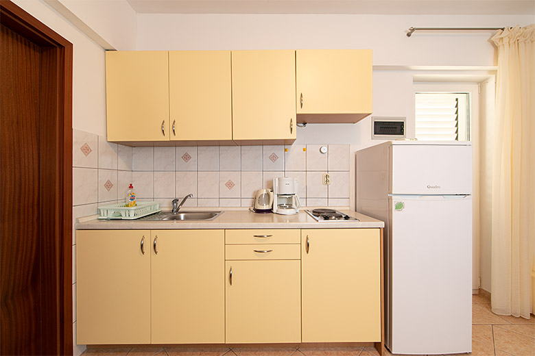 Apartments Kate, Brela - kitchen