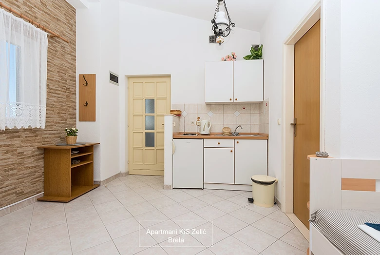 Apartments KiS Zelić, Brela - kitchen