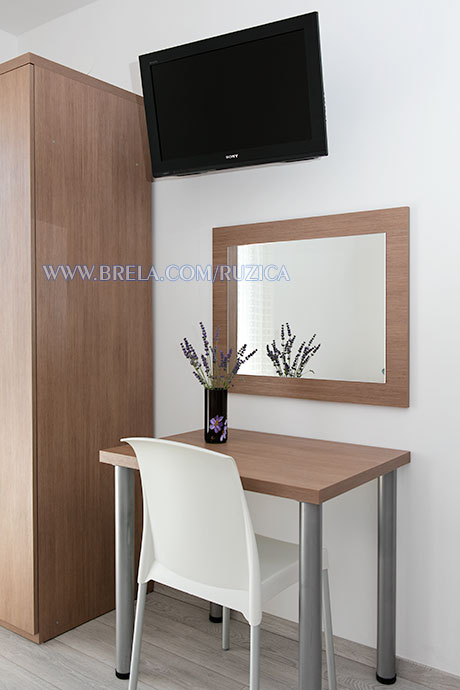 apartments Ruica ami, Brela - mirror, TV