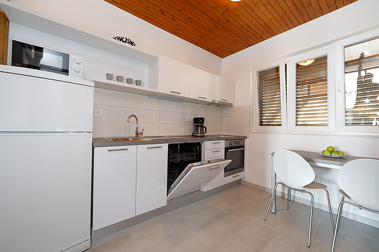 apartments Ruica, Brela - kitchen