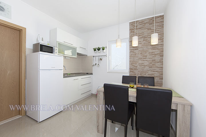 apartments Valentina, Brela Šit - dining room and kitchen