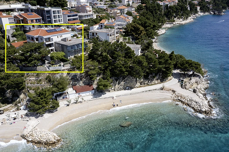 Apartments Bikin, Brela - aerial house and beach view