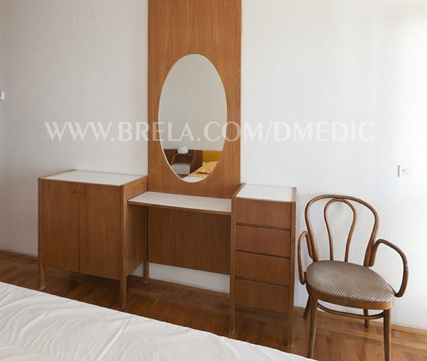 dressing table and dressing mirror