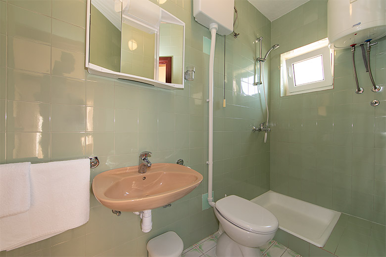 Apartments Dragutin Brela - bathroom