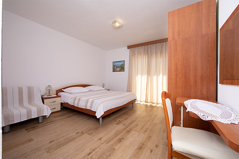 Apartments Dragutin Brela - bedroom