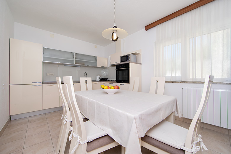 Apartments Dragutin Brela - dining room