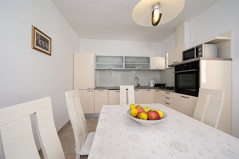 Apartments Dragutin Brela - dining room