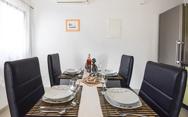 apartments Dunaj, Brela - dining table