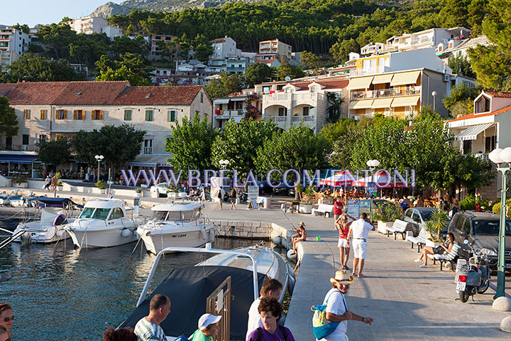 Promenade in Brela Soline