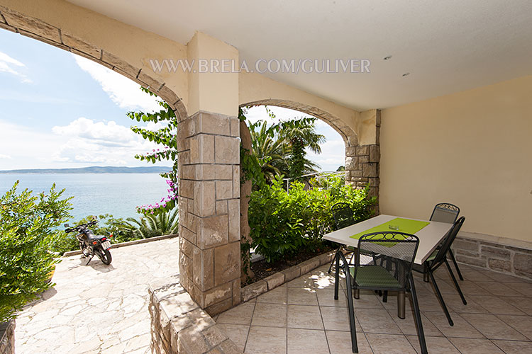 Large terrace with sea view, in deep cooling shadow