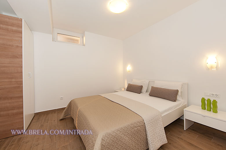 apartments Intrada, Brela - spacious bedroom