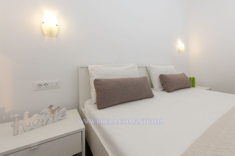 apartments Intrada, Brela - bed pillows