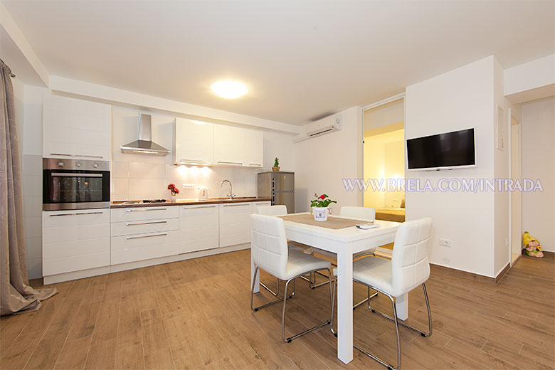 apartments Intrada, Brela - large dining room with full kitchen