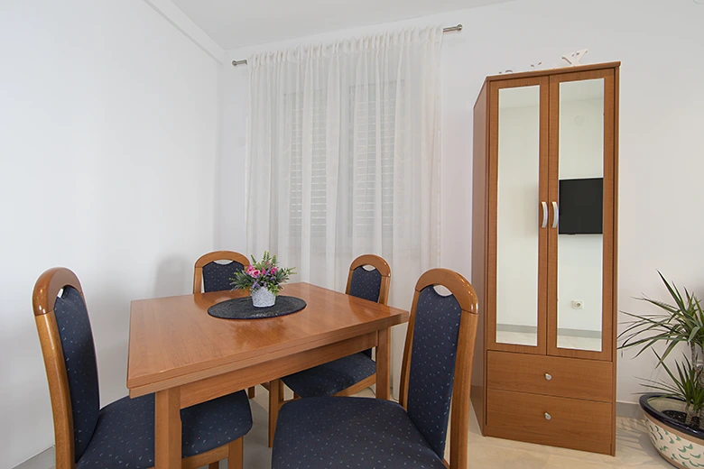 Apartments Marija, Brela - dining room