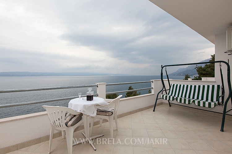 Large terrace with sea view in apartments Jakir - Brela Jakiruša
