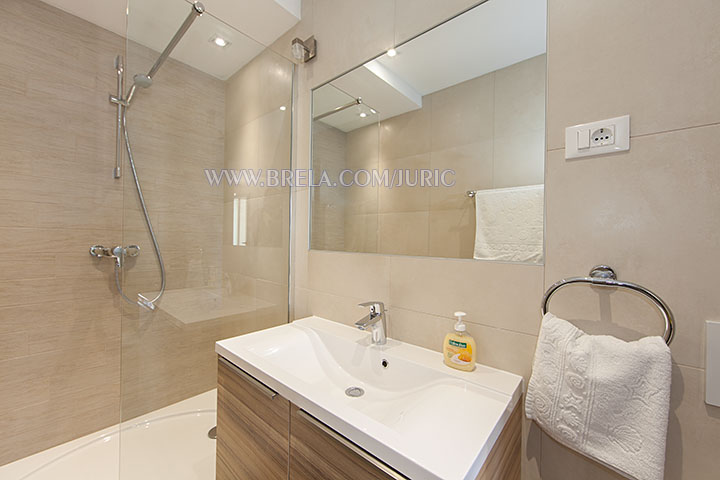 Apartments Juri, Brela Soline - bathroom, recent design