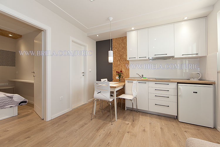 Apartments Jurić, Brela Soline - dining room with kitchen