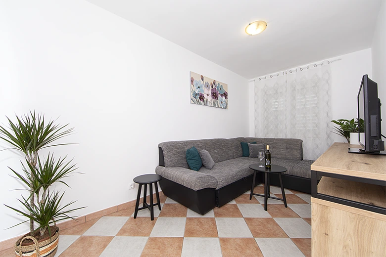 apartments Juričić, Brela - living room