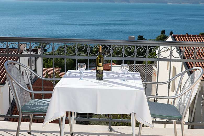 Apartments Kate, Brela - balcony with sea view