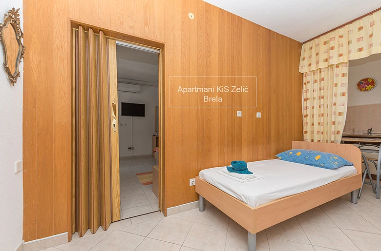 Apartments KIS Zelić, Brela - bedroom, Zimmer