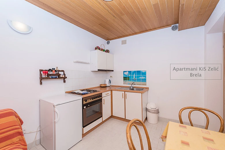 Apartments KiS Zelić, Brela - kitchen