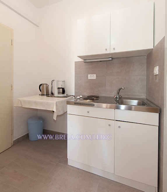 apartments Ledić, Brela - kitchen