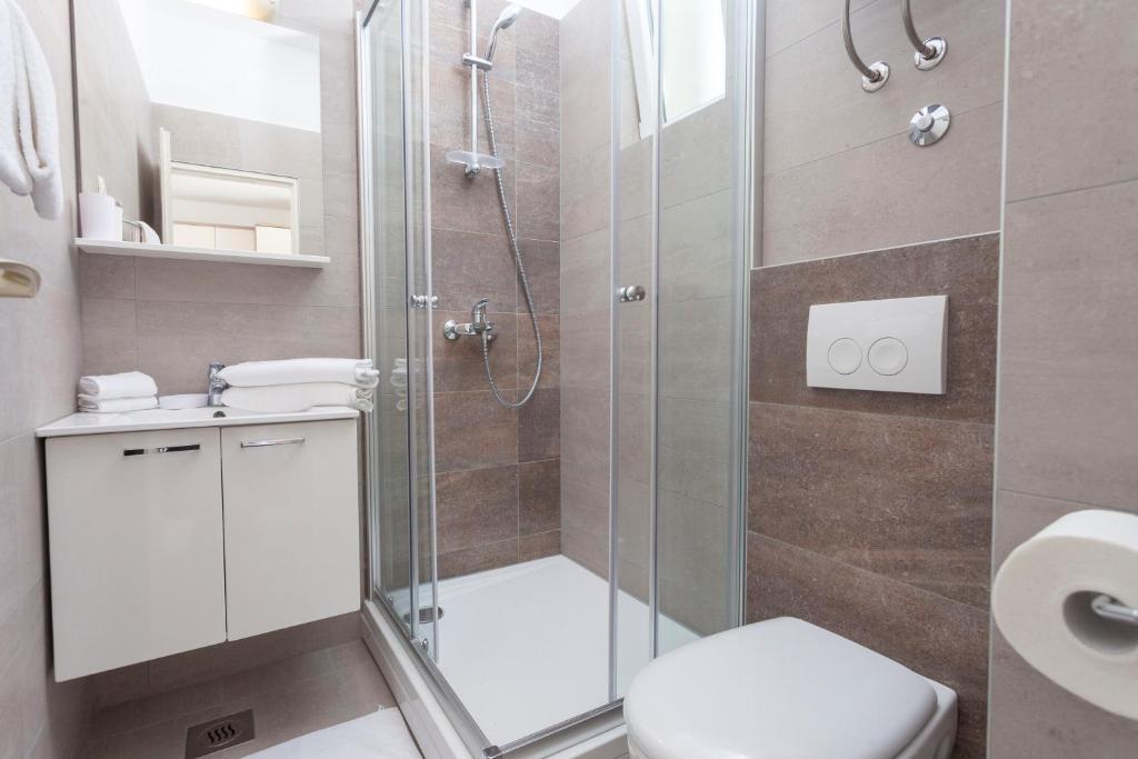 apartments Ledić, Brela - bathroom