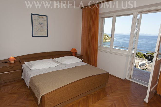 bedroom with sea view