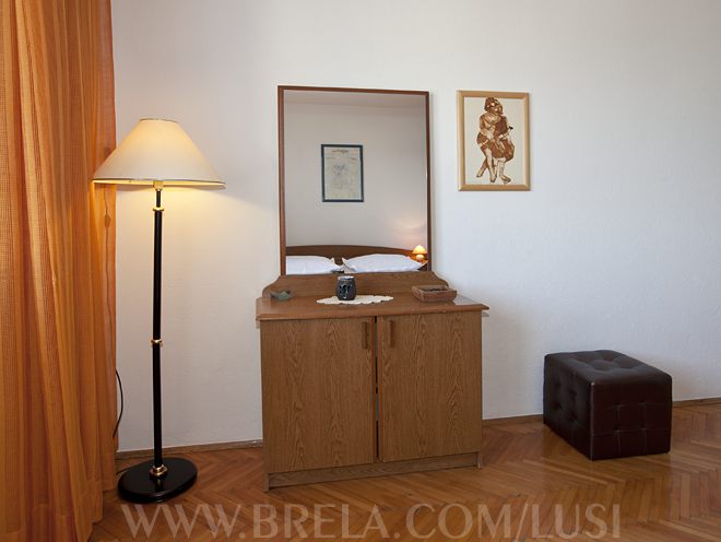 mirror, floor lamp in bedroom