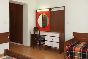 bedroom - dressing table, mirror