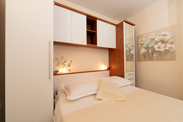 Apartments Maris, Brela - bedroom