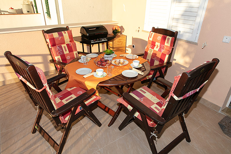 Apartments Maris, Brela - terrace table