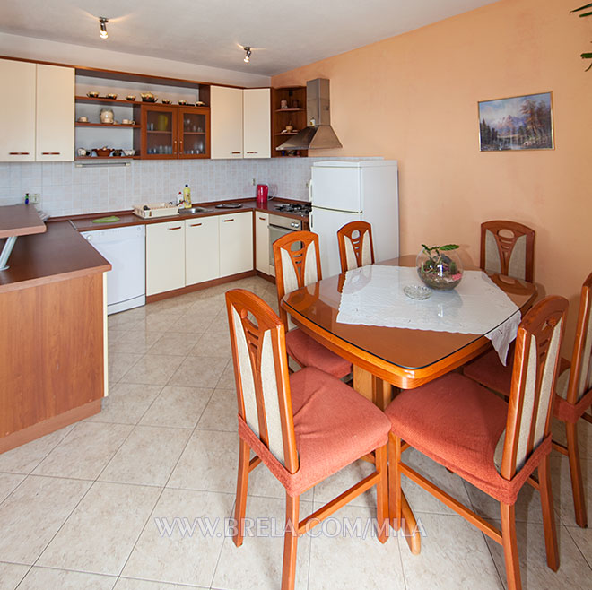 Trpezarija i kuhinja - kitchen and dining room