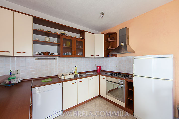 Velika, potpuno opremljena kuhinja - large full equipped kitchen