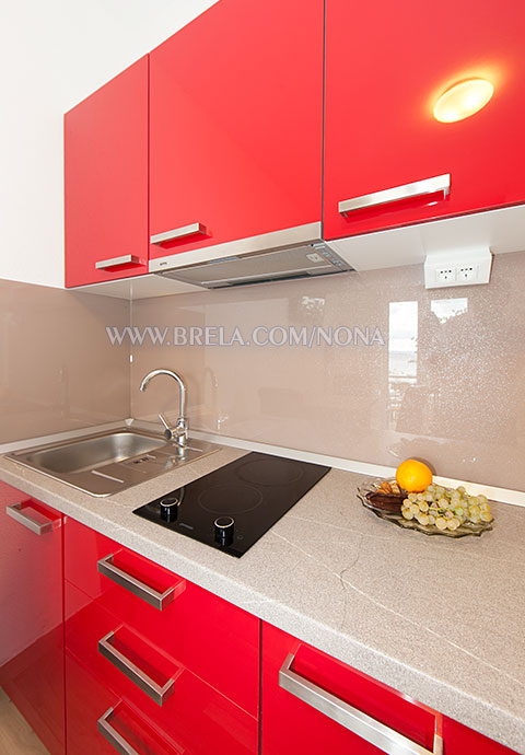 apartments Nona, Brela Soline - kitchen