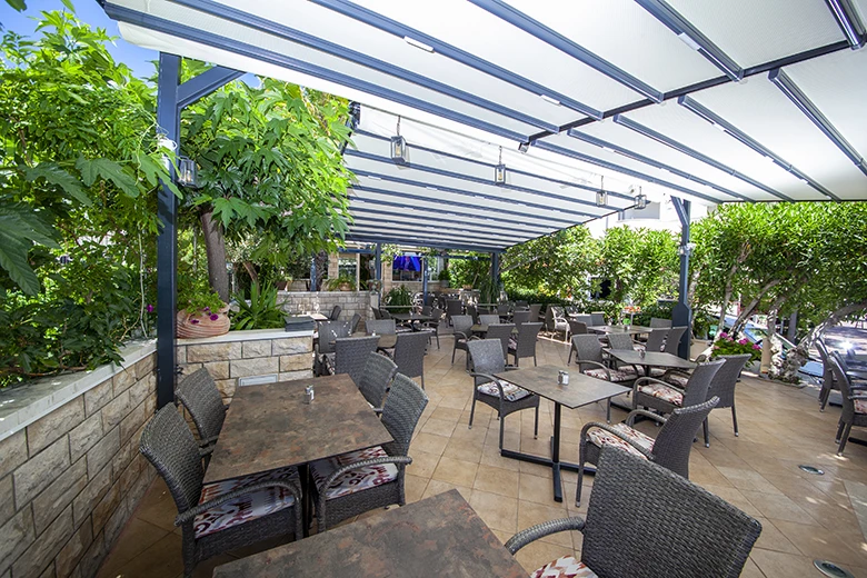 Apartments & restaurant Palma, Brela
