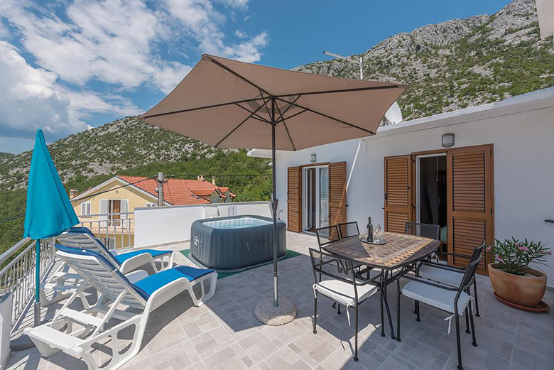 apartments Panoramico, Brela - large terrace with small pool