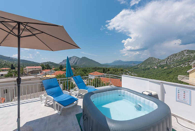 apartments Panoramico, Brela - large terrace with small pool