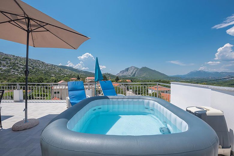 apartments Panoramico, Brela - large terrace with small pool