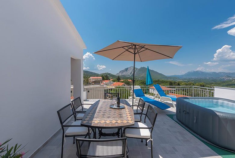 apartments Panoramico, Brela - large terrace with small pool