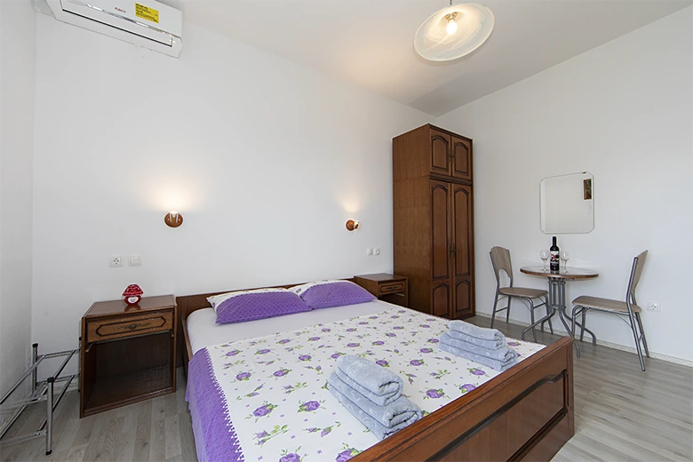 Apartments Petar, Brela - bedroom