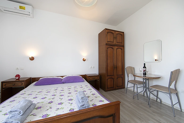 Apartments Petar, Brela - bedroom