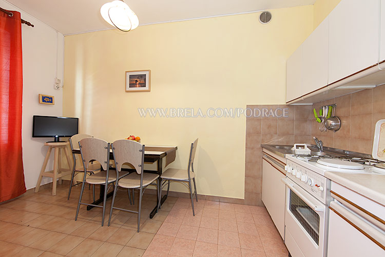 apartments Podrače, Brela - Neven & Dubravko Šošić, dining table, kitchen