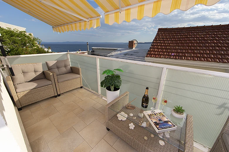 balcony with sea view