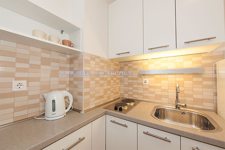 apartments Ružica Žamić, Brela - kitchen