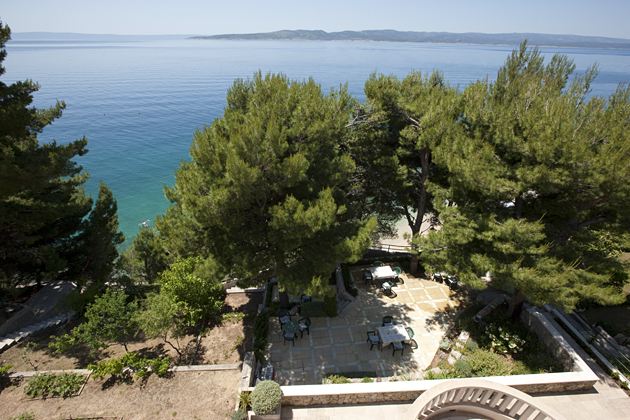 big garden with sea view