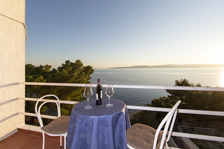 Apartments Scutum, Brela - balcony with sea view, Balkon mit Meerblick