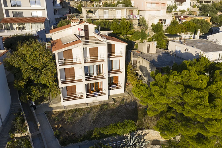 Apartments Scutum - house, aerial view